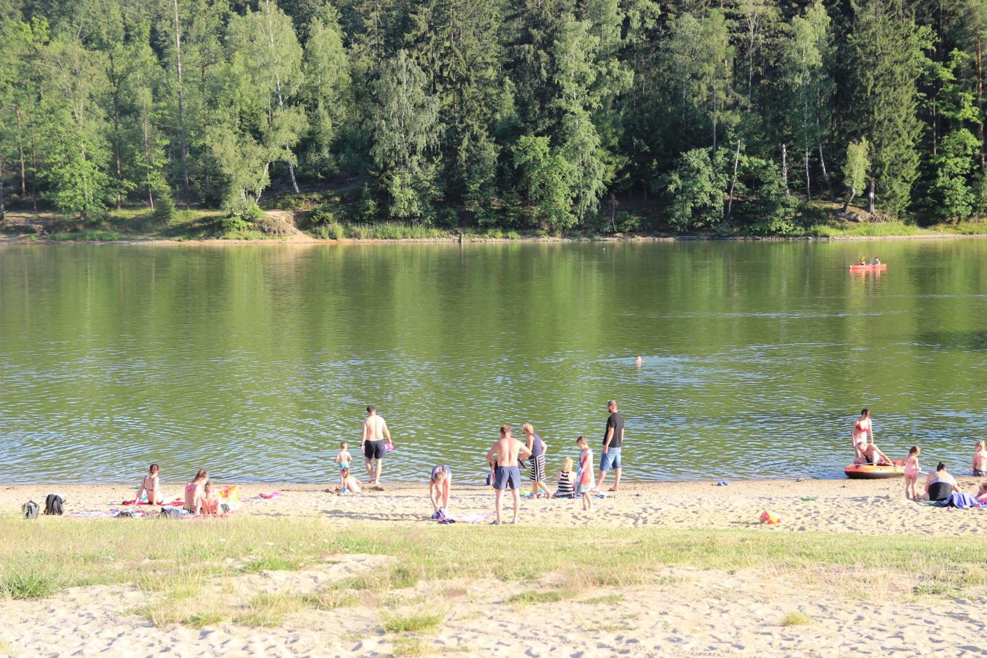 Domki nad jeziorem w Karłowicach Karlowice Zewnętrze zdjęcie